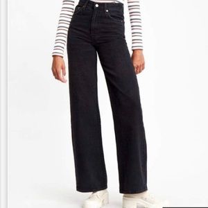 Black Levi’s jeans